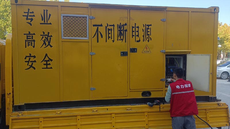 双滦柴油发电机组和UPS电源配合使用时，如何避免切换过程中的电力中断？