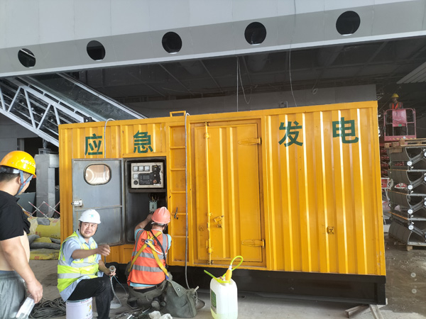 双滦怎样判断空气滤清器是否需要更换？